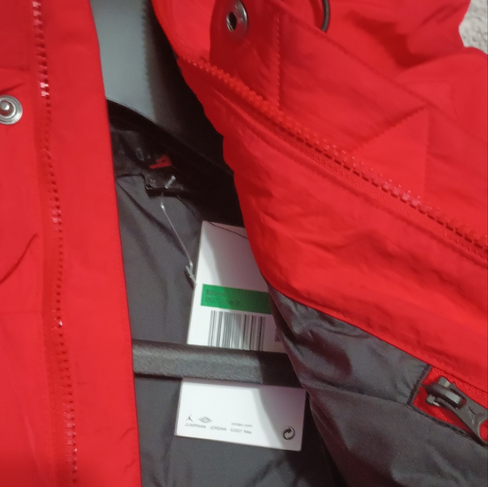 Jumpman Retro Men's Red Puffer Jacket🔥 - Picture 4 of 13
